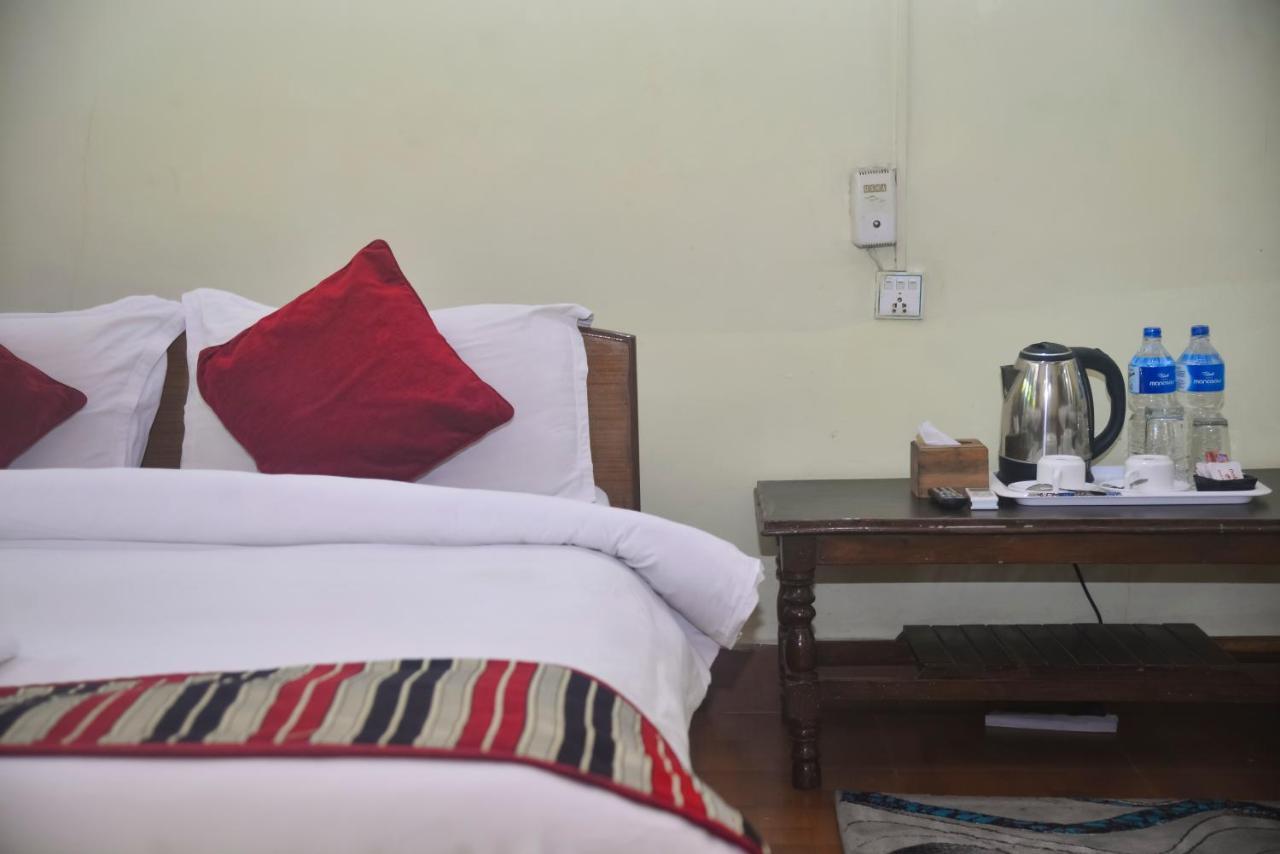 Unique Wild Resort Sauraha Exterior foto