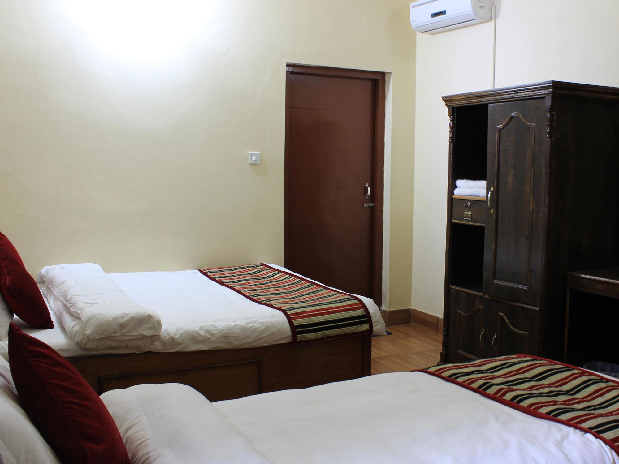 Unique Wild Resort Sauraha Exterior foto