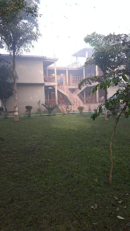 Unique Wild Resort Sauraha Exterior foto